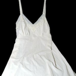 Vintage Cream Nylon Lace Slip Gown: Plus Size 38-40 Bust (Defect)