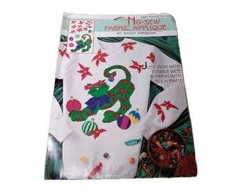 Daisy Kingdom No-Sew Fabric Applique Poinsettia Cat Bulbs