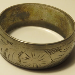 Vtg Mid Century Silver or Pewter Etched 1" Wide Bangle