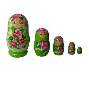 VTG Russian Wooden Nesting dolls Matryoshka Hand painted 4 &quot;tall  5 in 1