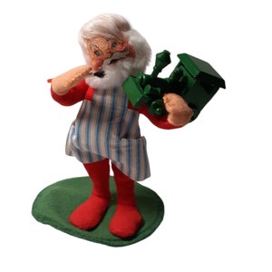 Vintage 1989 Annalee Mobilitee 8” Santa Claus Painting a Train