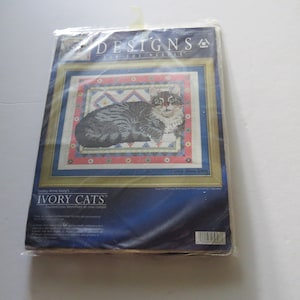 Ivory Cats Gemma on a Dhurrie Lesley Anne Counted Cross Stitch Kit 5603 - 1997