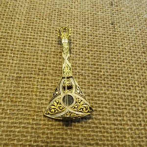 Mandolin Demoscene Brooch Spain