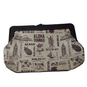 Vtg Hawaiian Kiss Latch Clutch Change Purse Island Monumentos puntos de referencia Hula Pineapple Surf