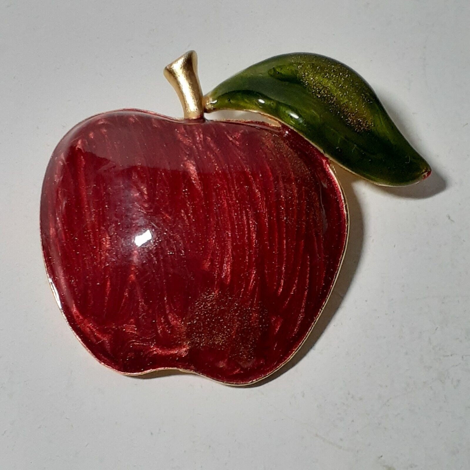 Spilla A Mela Smaltata Rossa Con Cristalli Verde Oro – 63 Mm – Metallo Placcato Oro – Gioiello Vintage Fruttato Per Abito, Cappello, Sciarpa