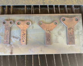 Pipe flange bracket