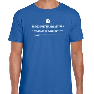 Pode incluir: Uma camiseta azul royal com um rosto pixelado branco e texto que diz: "FATAL INTERNAL ERROR HTF HAS OCCURED AT #451FFS FEELINGS NOT FOUND. THE CURRENT INTERACTION WILL BE TERMINATED. - WALK AWAY IN THE OPPOSITE DIRECTION TO TERMINATE THE INTERACTION. - USE COMMON SENSE TO RESTART THE PROCESS."