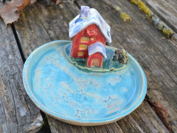 Round ceramic soap dish house