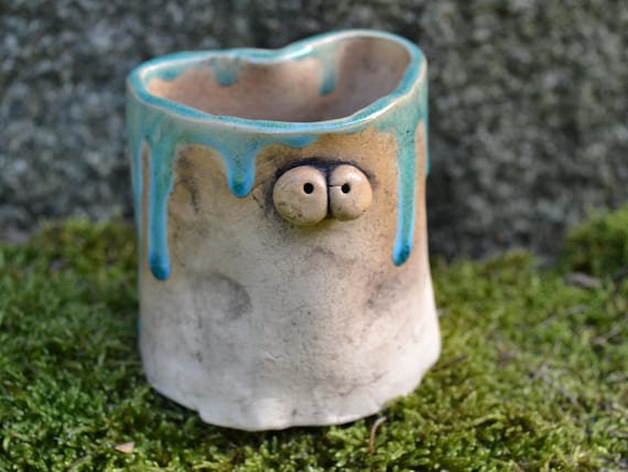 Ceramic heart vase with eyes