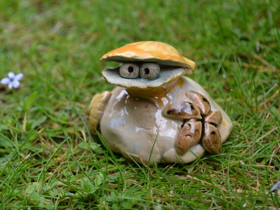 Ceramic shell on stone Lily