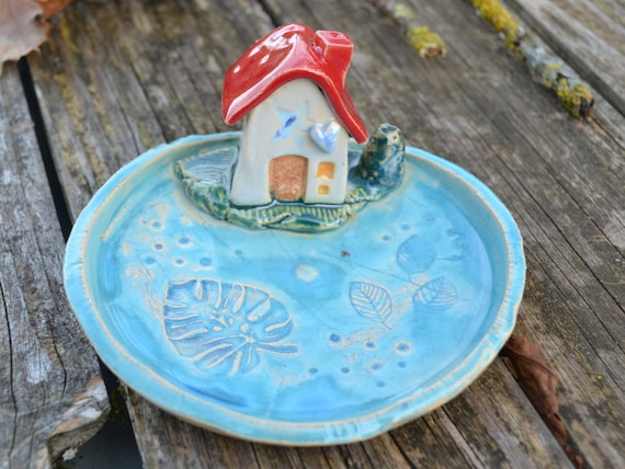 Round ceramic soap dish house
