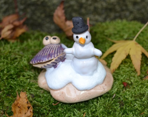 Ceramic shell Kapua with snowman Sepp in the snow