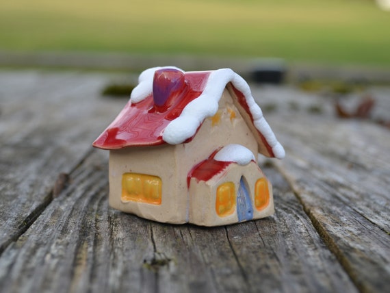 Winter mini ceramic house with snow