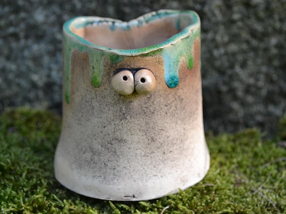 Ceramic heart vase with eyes
