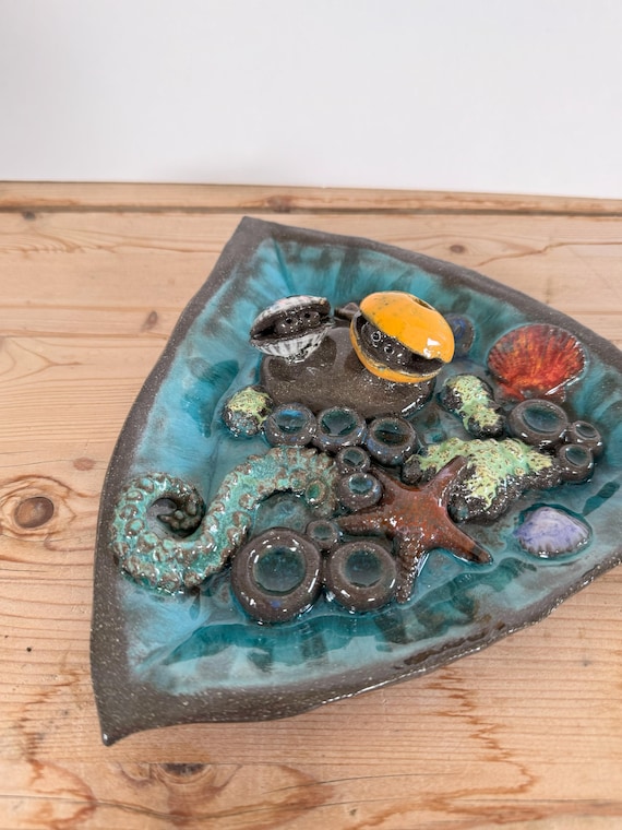 Ceramic insect waterer "A Day at the Sea"