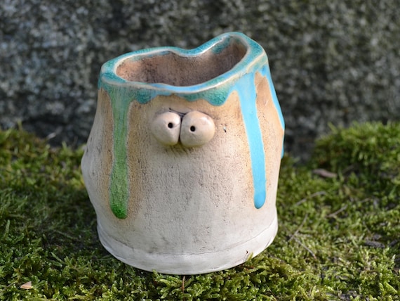 Ceramic heart vase with eyes