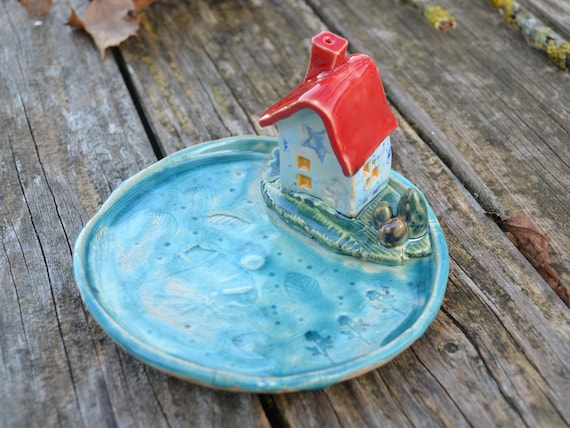 Round ceramic soap dish house