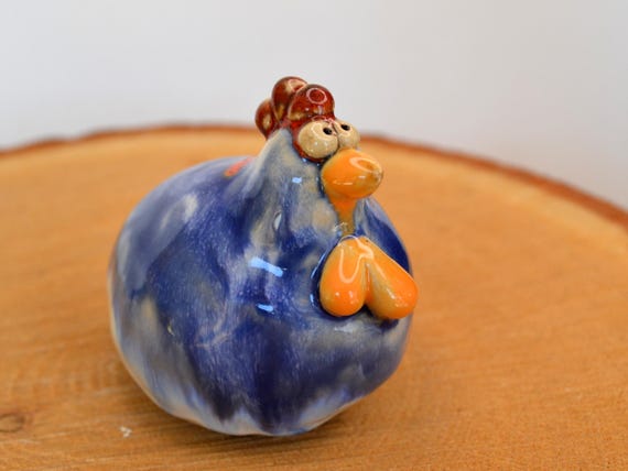 Ceramic chicken Tomás