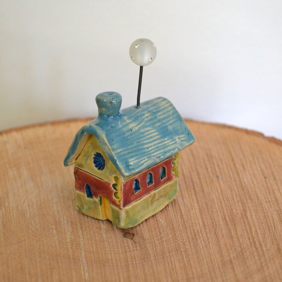 Mini ceramic house with glitter element