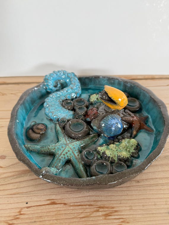 Ceramic insect waterer "A Day at the Sea"