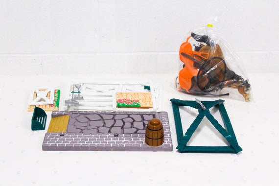 Grand Champion Empire Horse Toy Stable, Vintage Horse Stable