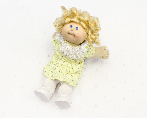 blonde hair cabbage patch doll