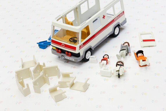 playmobil ambulance car