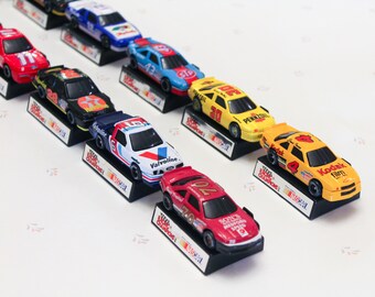 Lote de coches coleccionables de NASCAR antiguos, coches de serie y tarjetas de colección de NASCAR, colección de coches clásicos de los 90, set de coches de fundición a presión, juguetes de coches de NASCAR