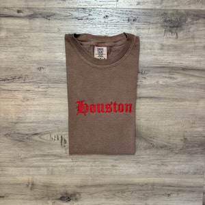 Camiseta bordada de Houston, Texas - Camiseta de Houston - Colores cómodos - Camiseta vintage de Houston - Fan de los Rockets - Houston, Texas - Camiseta de baloncesto Marrón