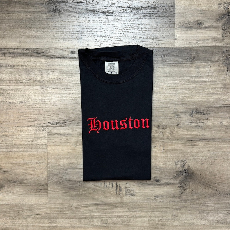 Camiseta bordada de Houston, Texas - Camiseta de Houston - Colores cómodos - Camiseta vintage de Houston - Fan de los Rockets - Houston, Texas - Camiseta de baloncesto Negro