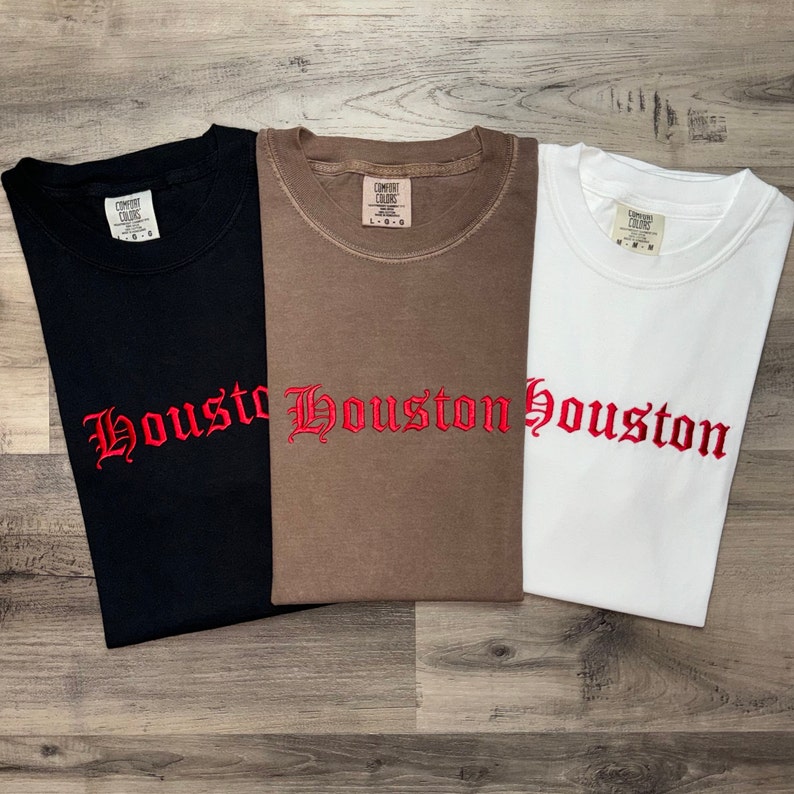Camiseta bordada de Houston, Texas - Camiseta de Houston - Colores cómodos - Camiseta vintage de Houston - Fan de los Rockets - Houston, Texas - Camiseta de baloncesto imagen 1