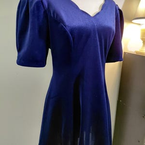 Vintage 1990s 90s &#39;Jodi Michaels&#39; Navy Blue Stretch Velvet Mini Dress with Scalloped V-Neck, Back Zipper, Puff Sleeves, Full Lining, Size 11