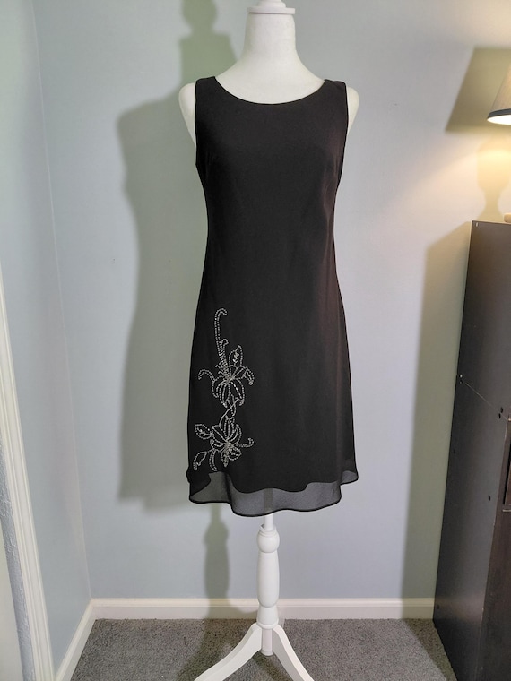 embroidered dress for wedding guest Lush Emerald Custom / Green Models are wearing Black Amish Size:45 EU · 35 US/UK How to Wear a