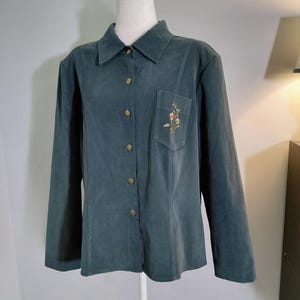 Vintage 1990s 90s &#39;Halmode Plus&#39; Forest Green Long Sleeve Microsuede Fitted Button Up Blouse with Floral Embroidered Patch Pocket, Size 16