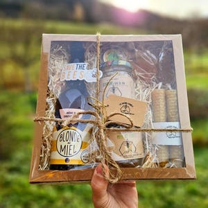 Coffret produits de la ruche, apiculteur français de haute-savoie, panier garni, producteur français, apiculteur. miel, bougie, bonbons...