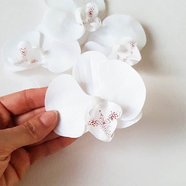 7 Mini orchidées blanches en latex, orchidée en latex de soie, fleurs artificielles, accessoires de chapeaux de cheveux floraux, fournitures en faux tissu DIY Wedding Dark