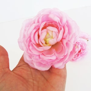 Zijden bloemen 3 ranonkelbloemhoofdjes Zachtroze kunstzijdebloemen 3,3&quot; bloemen Haaraccessoires Bloemenbenodigdheden DIY-bruiloft