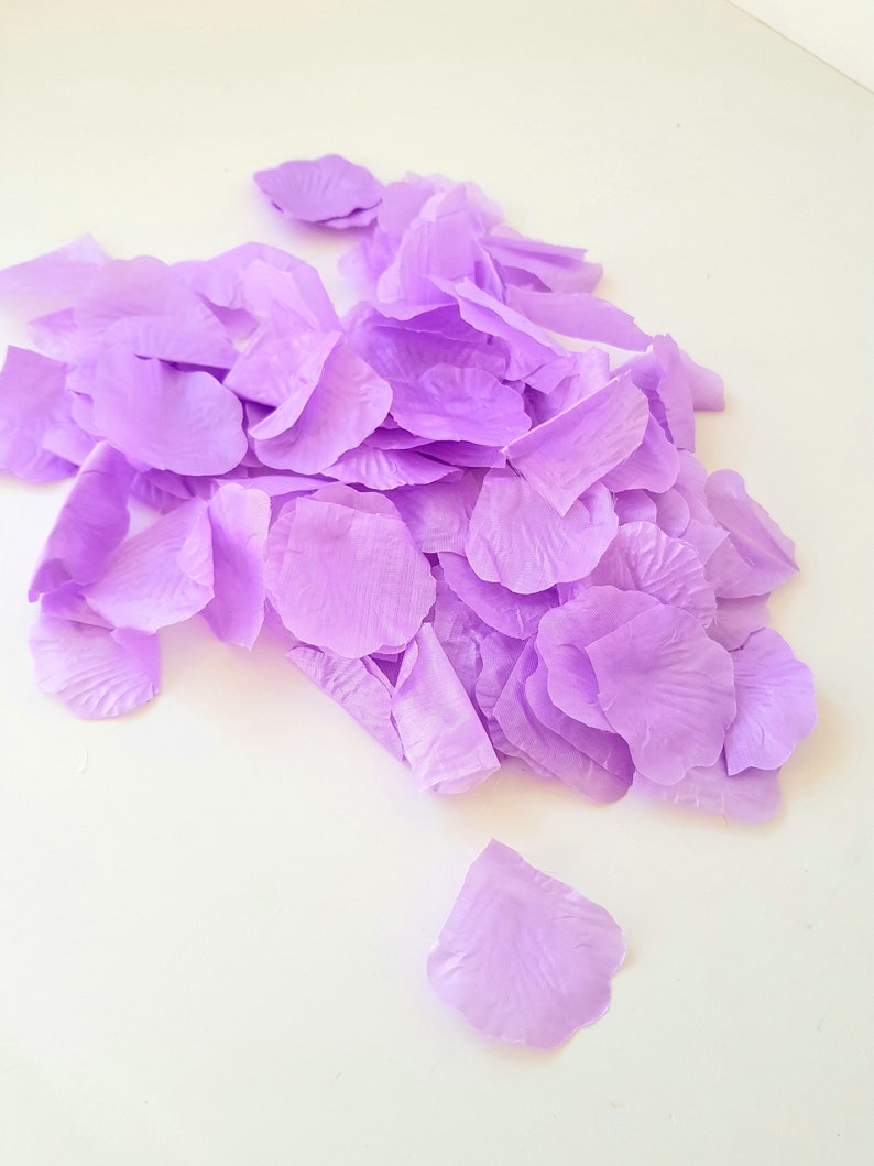 100 Light Purple Petals Wedding Fabric Artificial Petals