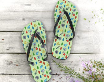 Chanclas con iconos de videojuegos / Diseño retro de escudo, espada y corazón