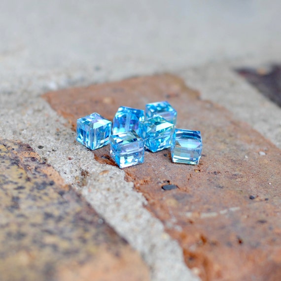 Swarovski Crystals / 1 Bead / 8mm Cube / Aquamarine AB / SWR068