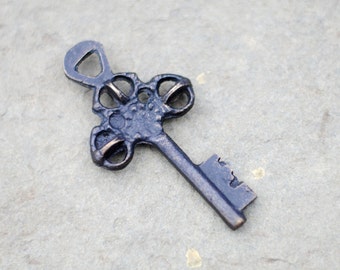 Large Bronze Key Pendant / Nepal Key / PEN020