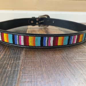 Handgemachte Leder Regenbogen Perlen Punzierte Gürtel