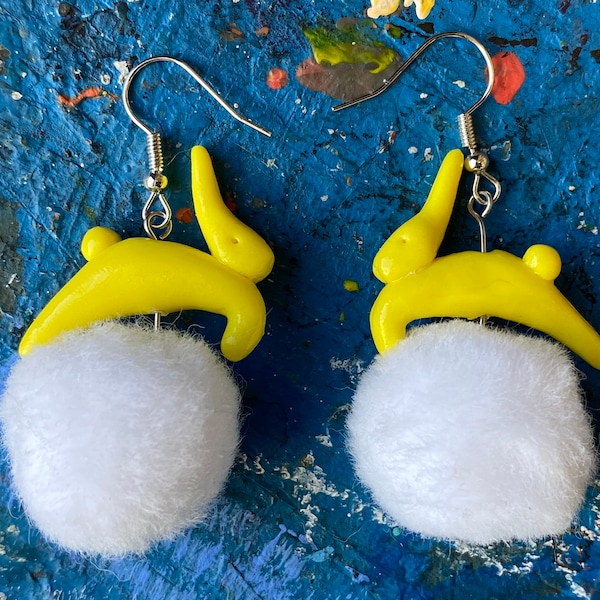 Bunny earrings with pompons