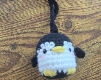 Mini Crochet Penguin Car Hanger – Cute Handmade Penguin Rearview Mirror Charm – Adorable Car Accessory – Small Penguin Gift