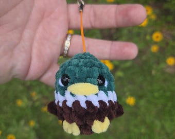 Crochet Mallard Duck Keychain – Soft Chenille Duck Bag Charm – Handmade Bird Keyring – Cute Waterfowl Accessory – Gift for Nature Lovers