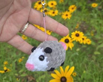 Crochet Possum Keychain – Soft Chenille Amigurumi Opossum – Handmade Animal Keyring – Cute Possum Bag Charm – Gift for Wildlife Lovers