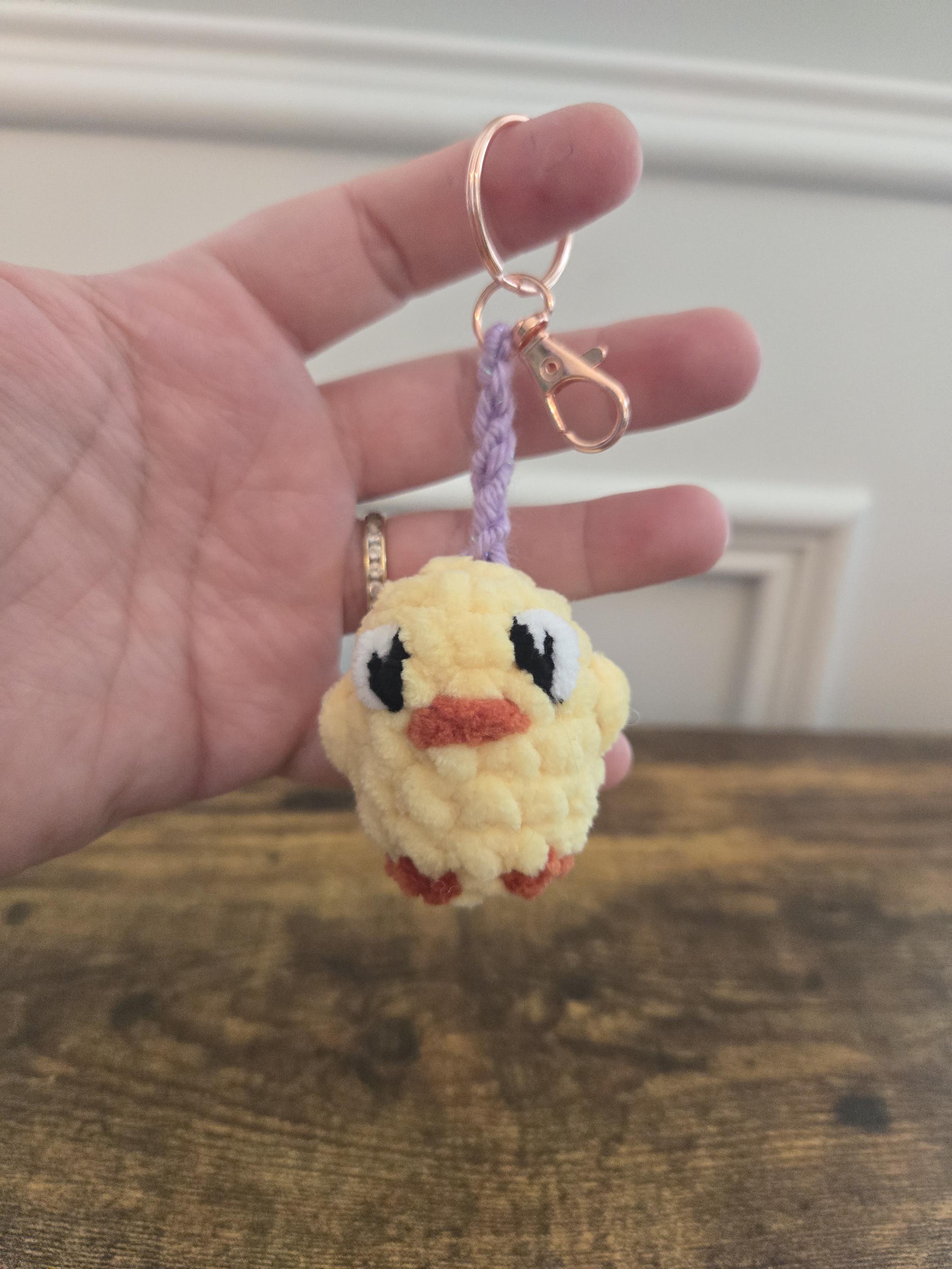 Crochet Baby Chick Keychain – Mini Amigurumi Chick – Kawaii Chicken Keychain – Cute Easter Gift – Handmade Bird Keyring - Thumbnail 4