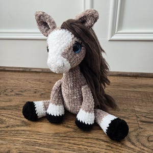 Crochet Horse Plush – Handmade Dun Horse with Dark Mane, Floppy Weighted Amigurumi, Sitting Stuffed Animal Horse Lover Gift