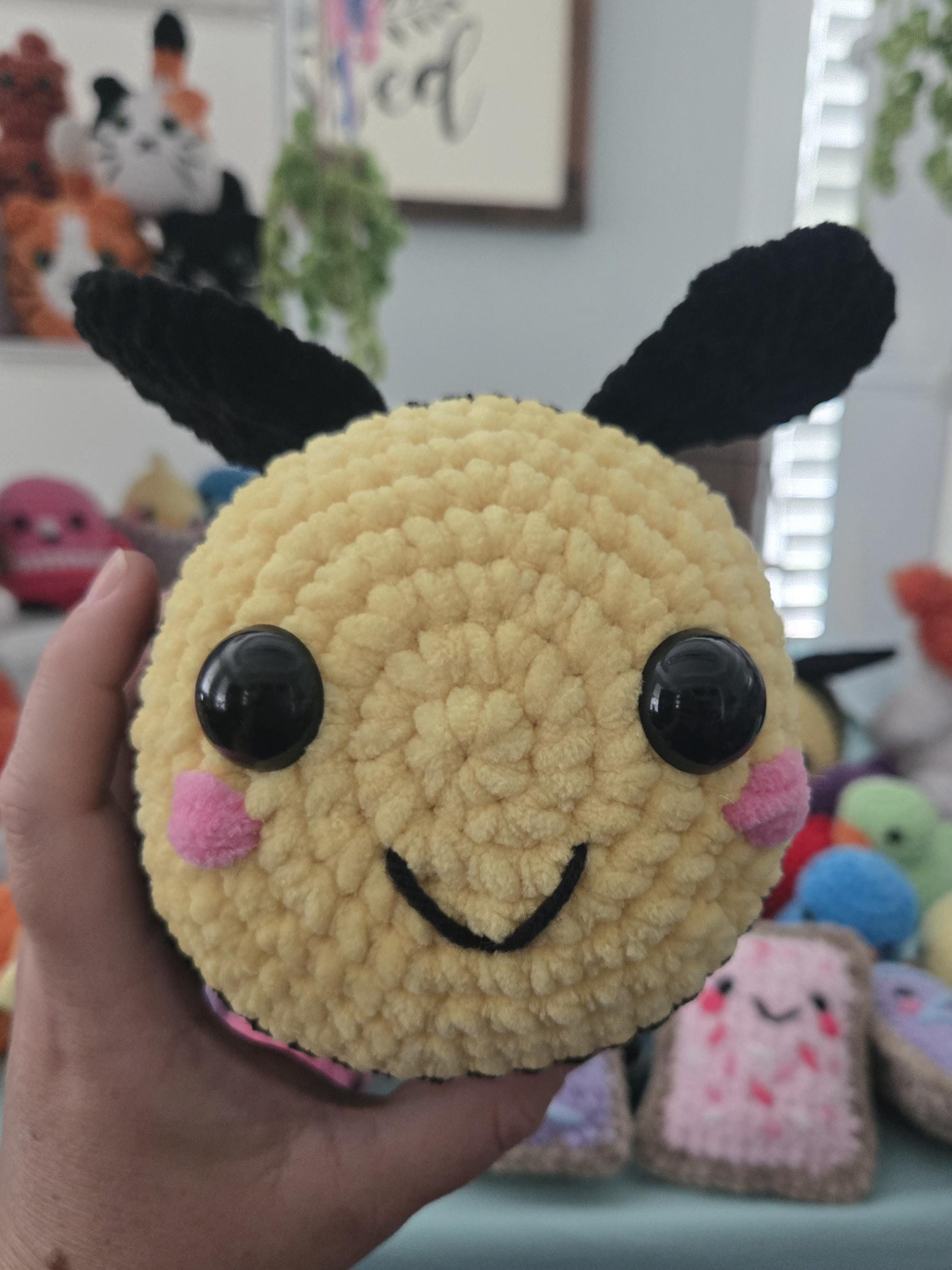 Big Crochet Bee Plush – Soft Chenille Bumblebee – Large Amigurumi Bee – Cute Bug Pillow – Bee Lover Gift – Handmade Plush Toy - Thumbnail 3
