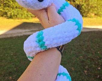 Peluche a forma di serpente arricciato all'uncinetto – Amigurumi, rettile di peluche, colori personalizzati